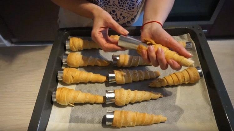 From the finished tubes, we carefully get the forms.