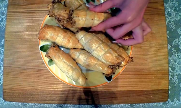 As you can see, such tubes with condensed milk are prepared very quickly and easily.