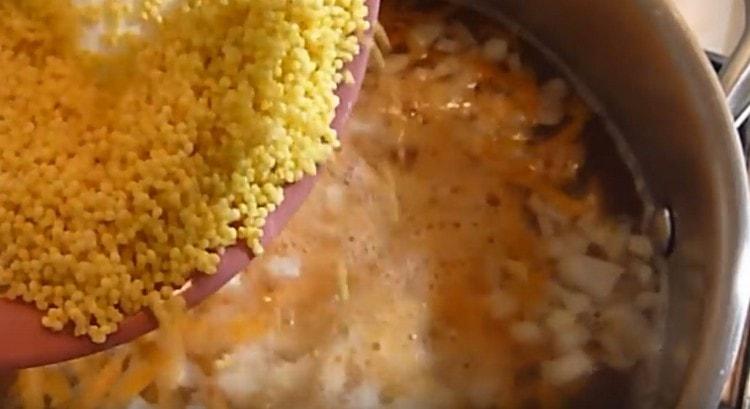 Put vegetables and millet in boiling broth.