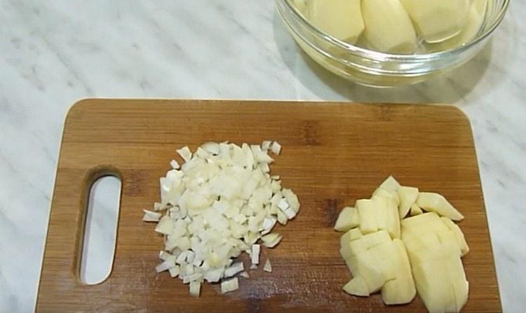 Finely chop the onion.