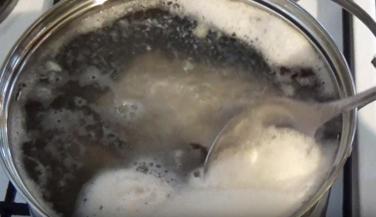 When boiling, we collect foam from the broth.