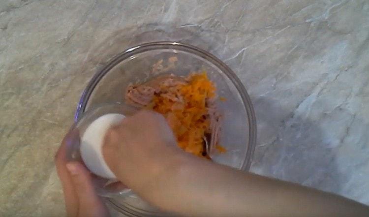 Add carrots with onions, salt and pepper to the resulting minced meat.