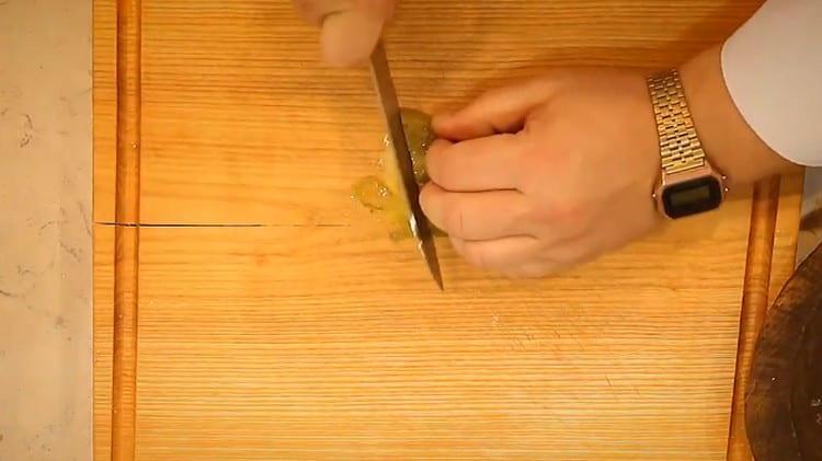 We cut pickled cucumbers with thin strips.