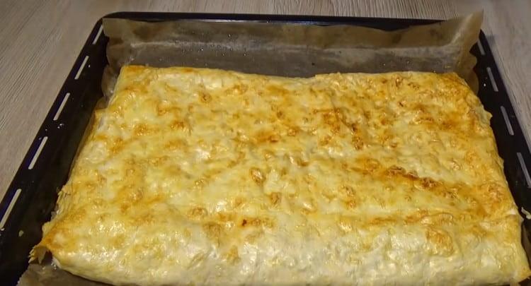 Khachapuri of pita bread is ready.