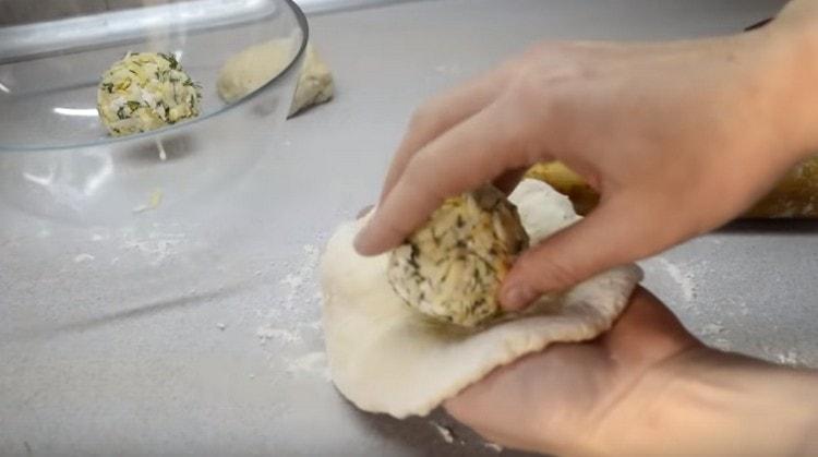 put the filling ball on the center of the cake.