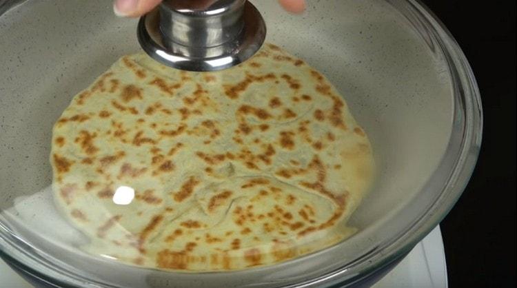 Turn the product over to the other side and cover with a lid.