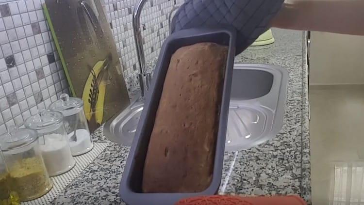 Such bread is baked for half an hour.