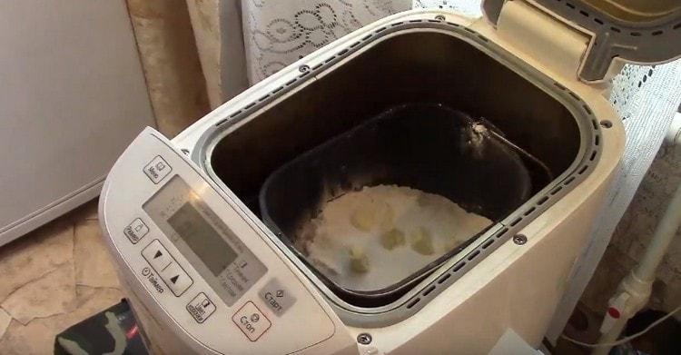 Set the bucket with the components in the bread maker.