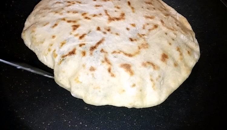 Bake the cakes in the pan.