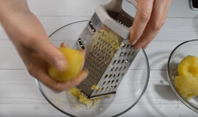 Rubbed boiled potatoes.