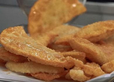 We prepare delicious pasties with meat according to a step-by-step recipe with a photo.