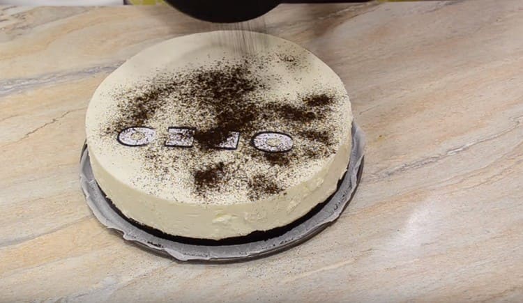 For decoration, we use stencils and previously selected crumbs from cookies.