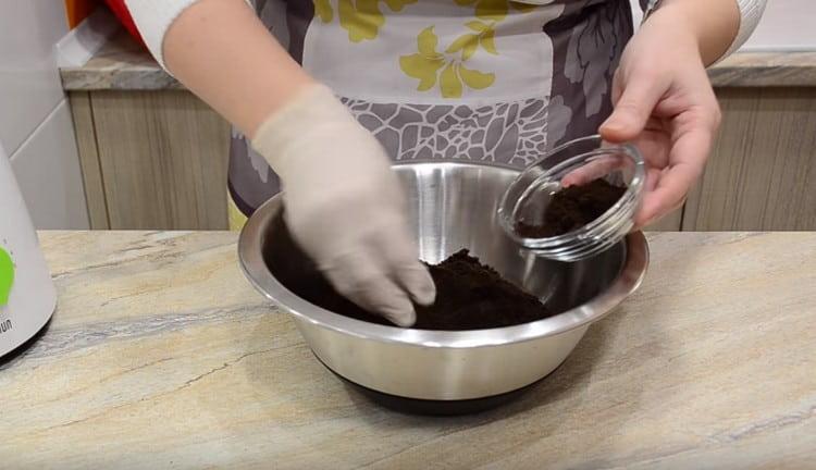 we chop cookies into crumbs with a blender, select a few pinches.