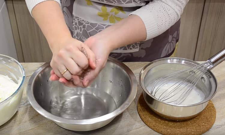 In hot milk, add the swollen gelatin.