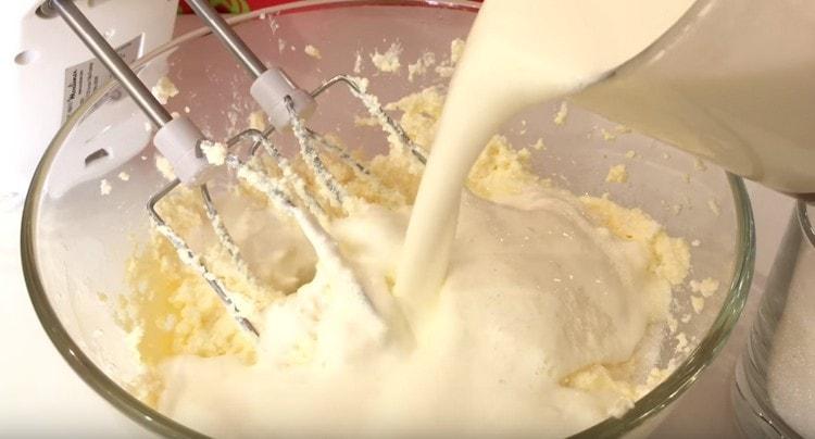 Add sugar, cream and whisk again.