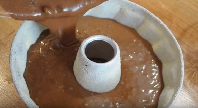 Pour the dough into a baking dish greased and sprinkled with flour.