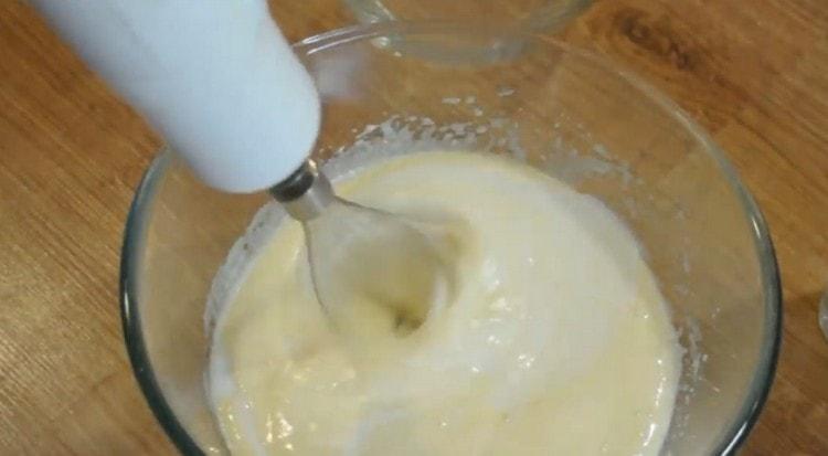 Next, we introduce a glass of kefir into the dough.