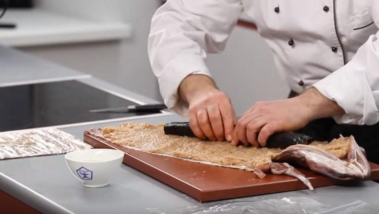 We spread the roll on top of the stuffing.