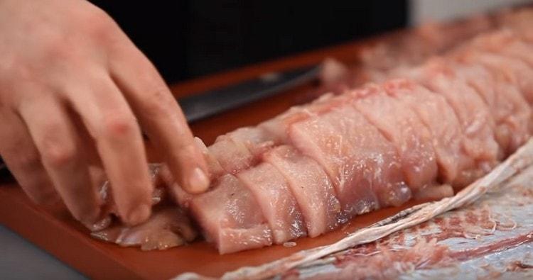 The resulting fillet is cut into pieces.