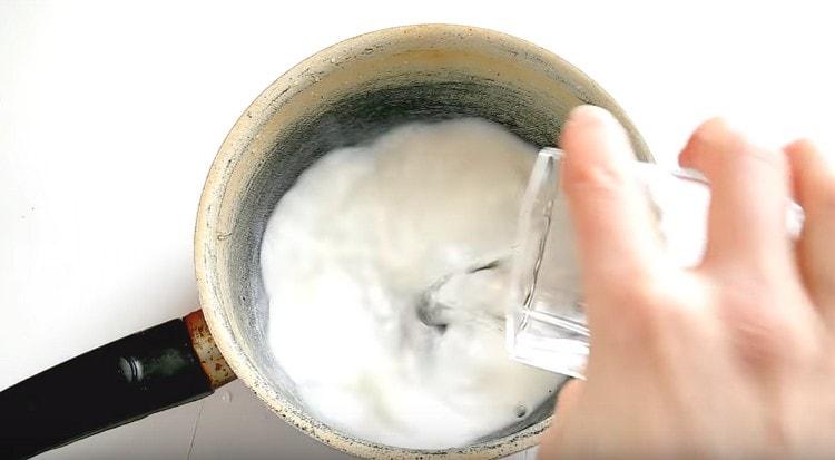 In a stewpan we combine milk with water.