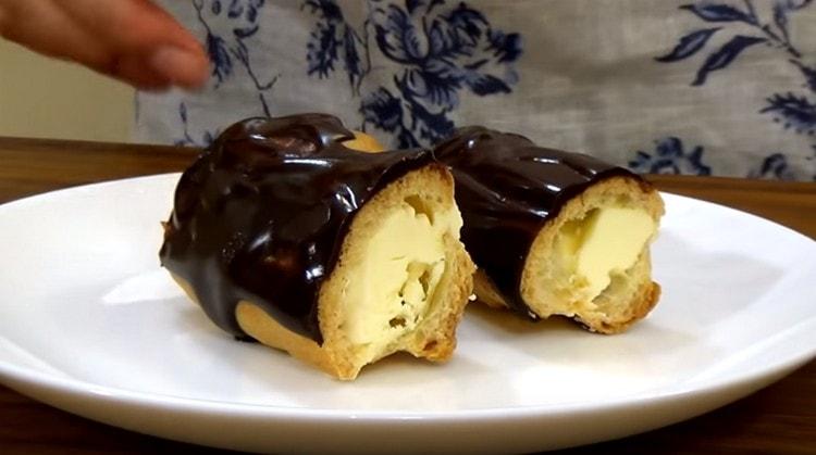This is a classic recipe for eclairs.