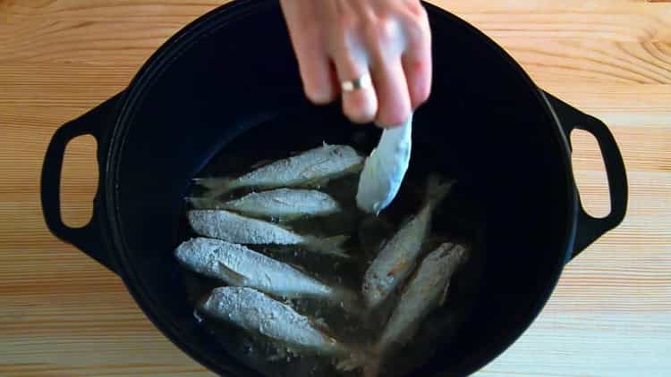 Fry fish to make mullet