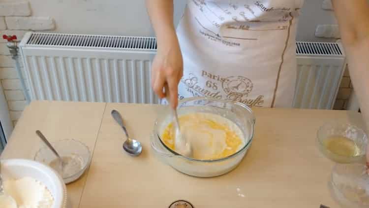 To prepare whites with minced meat according to a simple recipe, mix the ingredients