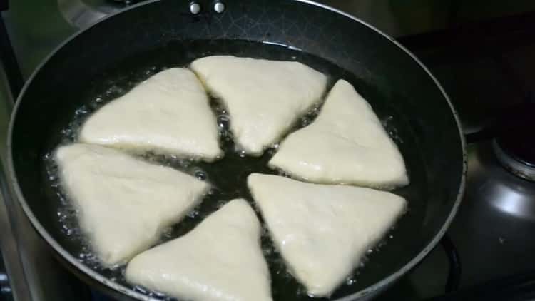 To cook meat whites in a pan, fry the product