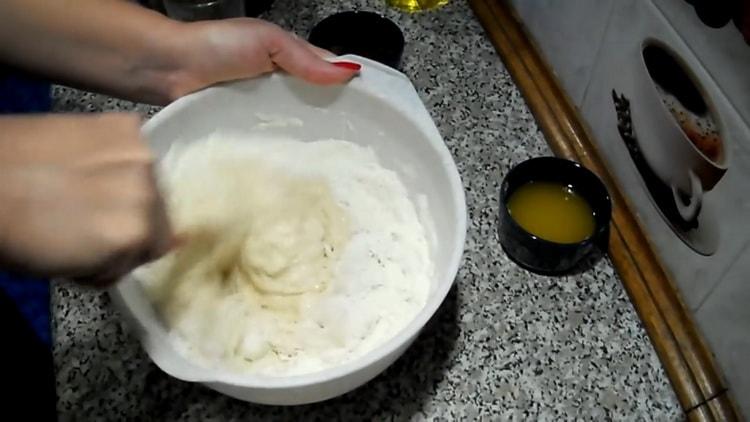 Prepare the ingredients for raisin rolls.