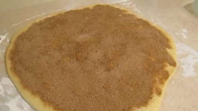 To make cinnamon rolls and butter, put the filling on the dough