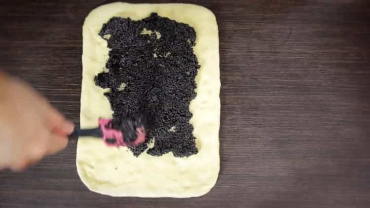 To make buns with poppy seeds, put the stuffing nesto