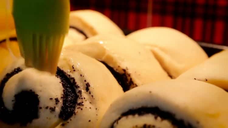 For cooking buns with poppy seeds, grease the blanks with an egg