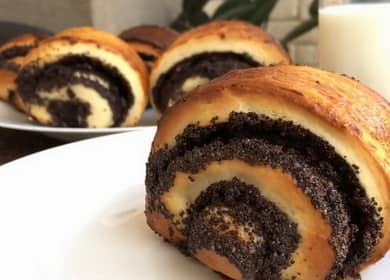 How to learn how to cook delicious buns with poppy seeds from yeast dough