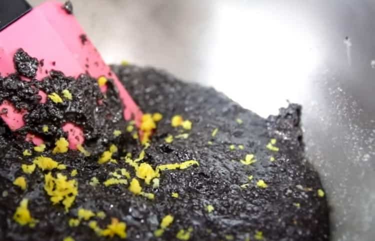 To make buns with poppy seeds, mix the ingredients for the filling.