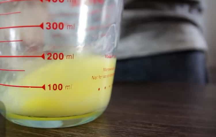 Make liquid ingredients to make poppy seed buns