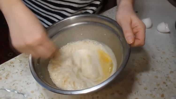 To make jam rolls, mix the ingredients.