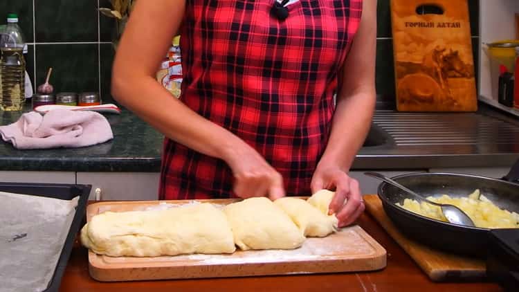 To make apple booths, cut the dough