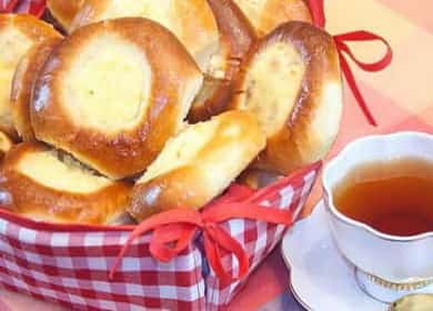 Cheesecakes with cottage cheese from yeast dough according to a step by step recipe with photo