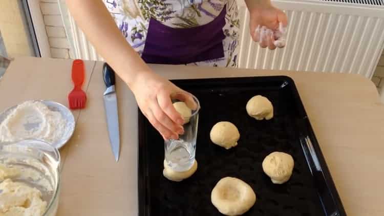 To make cheesecakes with cottage cheese, make a notch