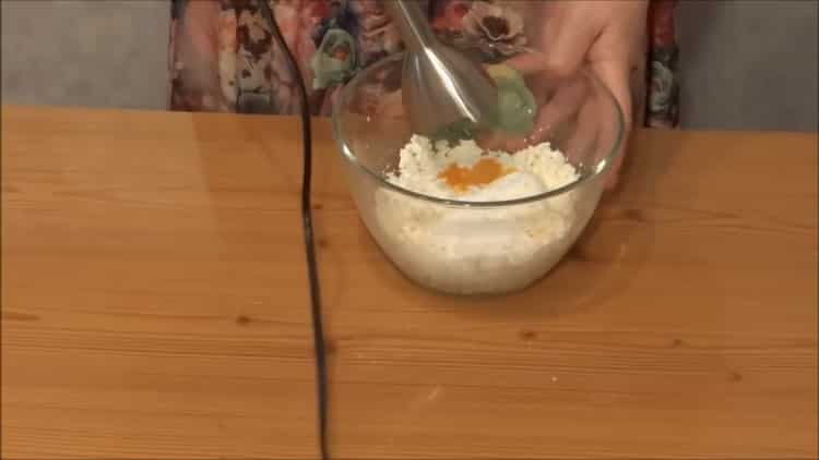 To make cheesecakes in the oven, prepare the toppings