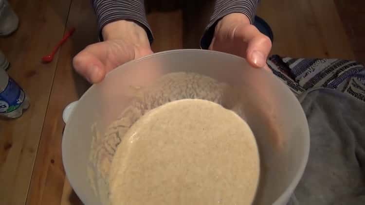 Combine the ingredients to make the sourdough for bread
