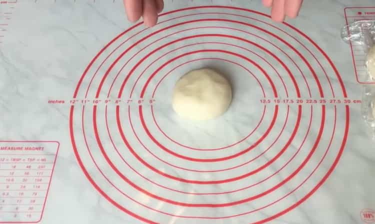 Roll out the dough to make fresh cakes.