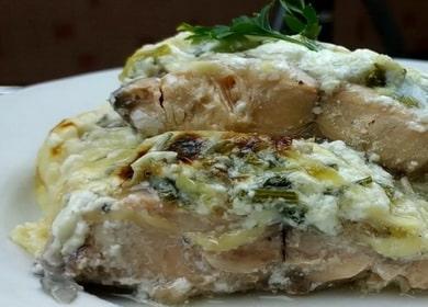 Pink salmon in a creamy sauce - the most tender and juicy fish
