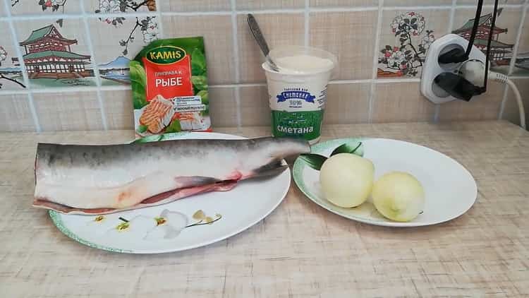 To prepare a cream sauce, prepare the ingredients