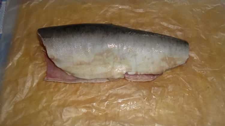 To prepare the stew of pink salmon, prepare the ingredients