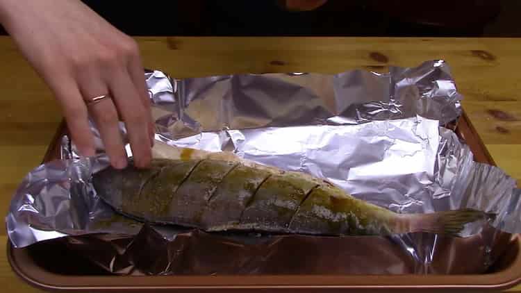 To cook the whole pink salmon in the oven, add oil
