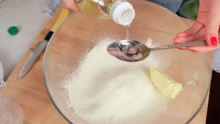 To mix Indian cakes, mix the ingredients.