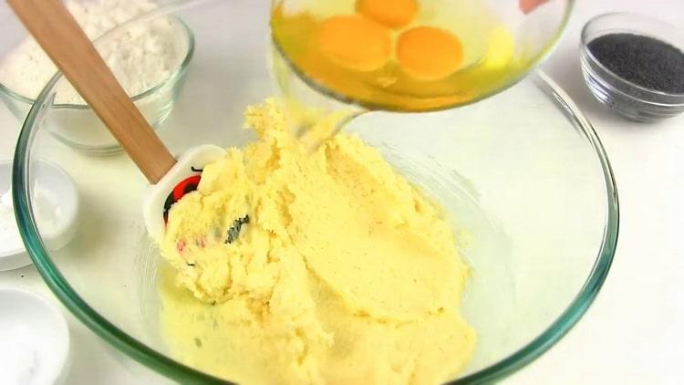 To make a cupcake with poppy seeds, mix the ingredients.