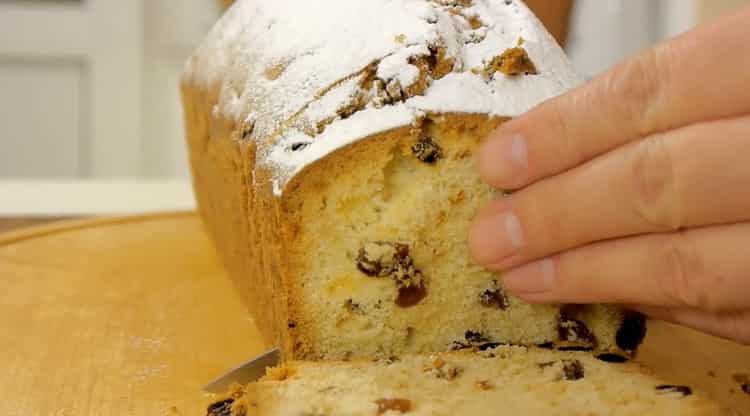 cupcake with raisins