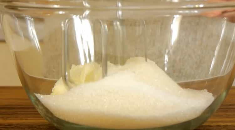 Cooking a cupcake with raisins in the capital according to the guest